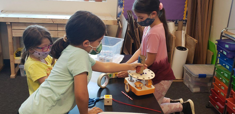 Students building KIBO Robot